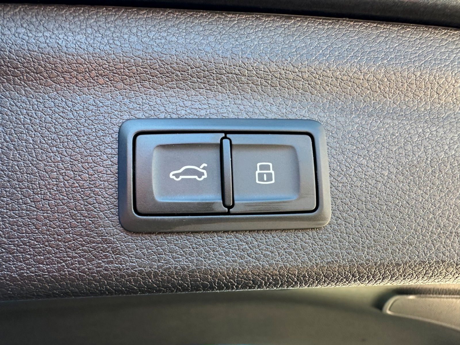 Audi Q3 45 TFSI QUATT S-LINE - Samsaru's Car Outlet