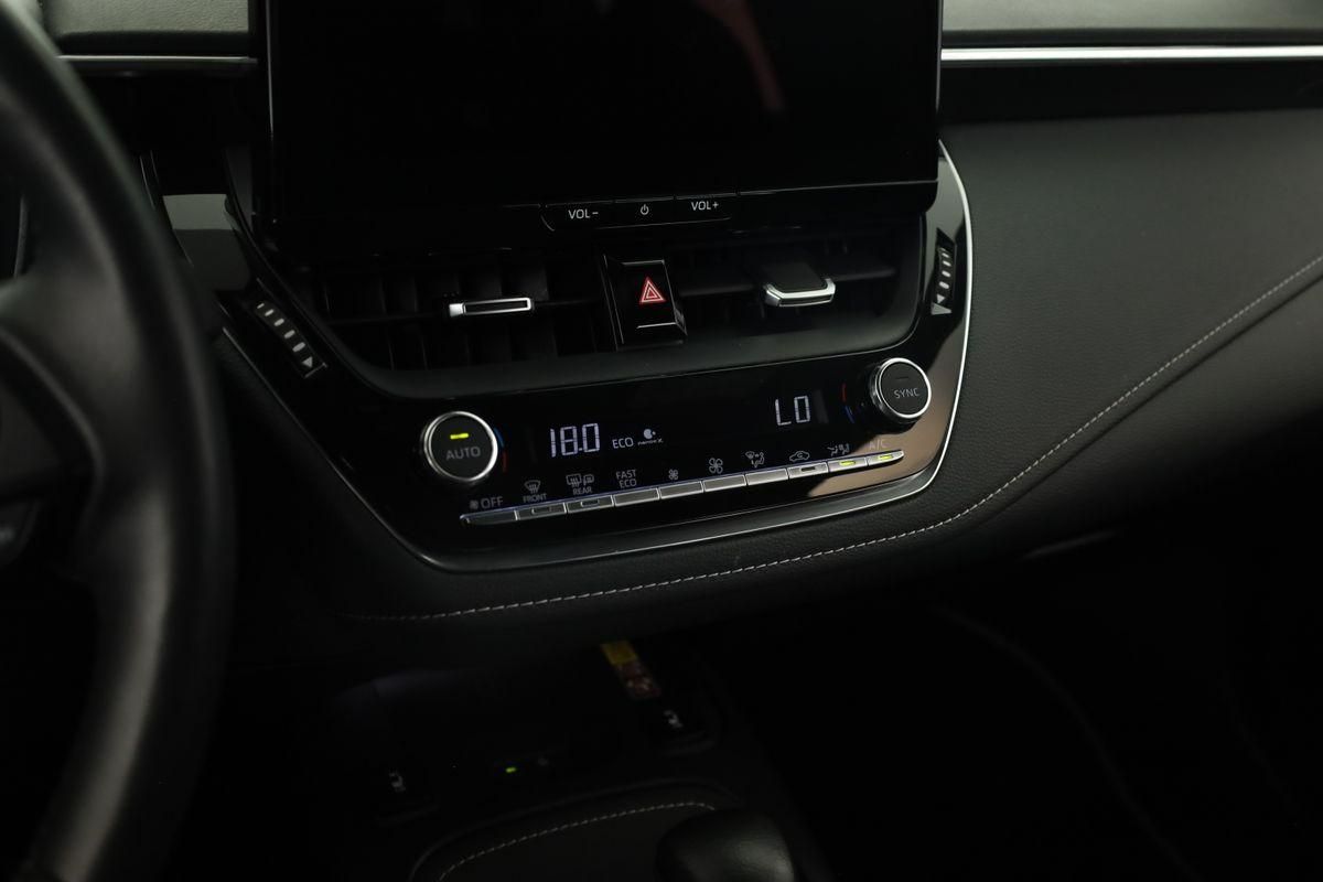 Toyota Corolla Touring Sports 1.8 CVT Team D Navi Kam