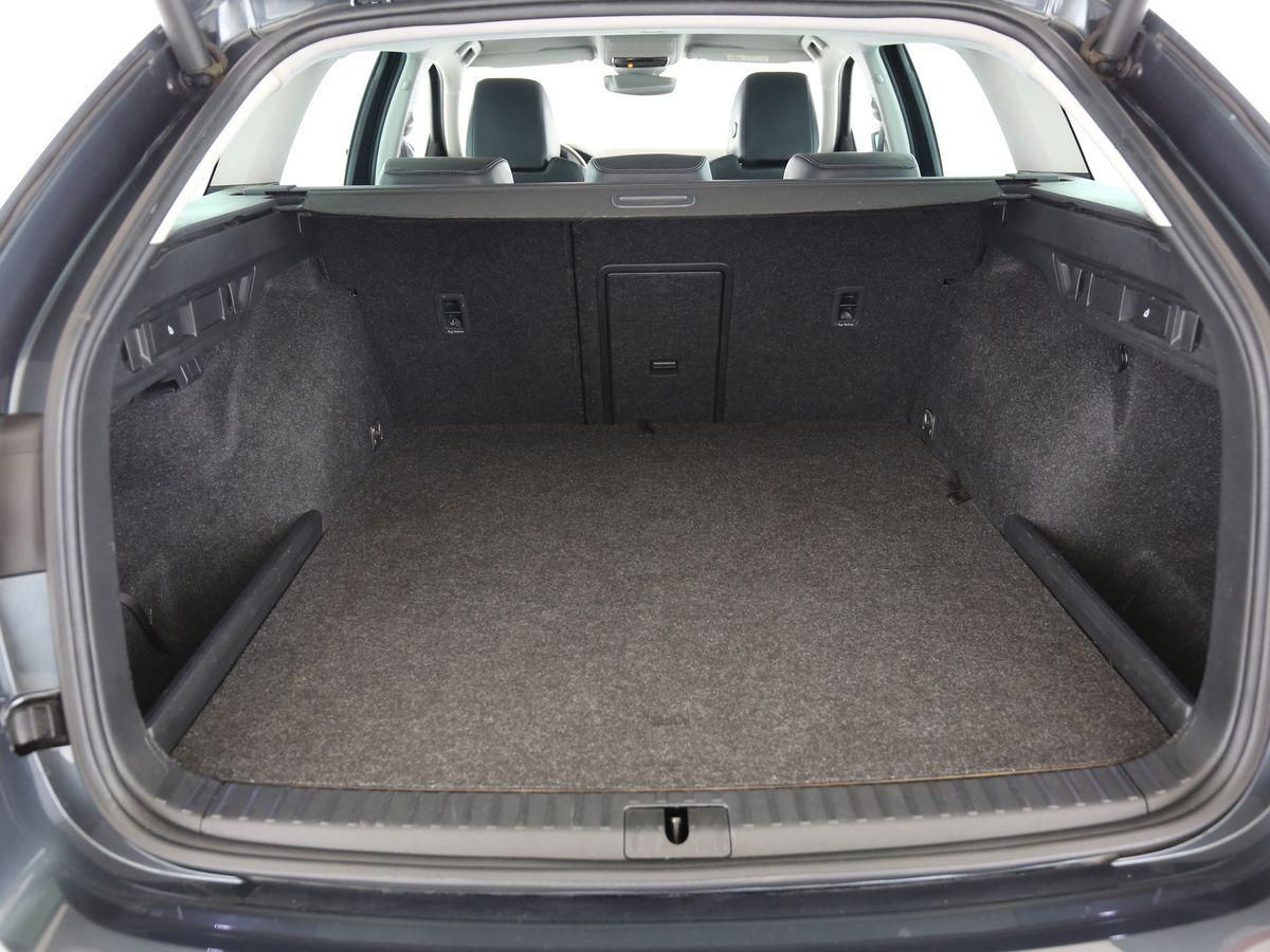 Skoda Octavia Combi Style iV - Samsaru's Car Outlet