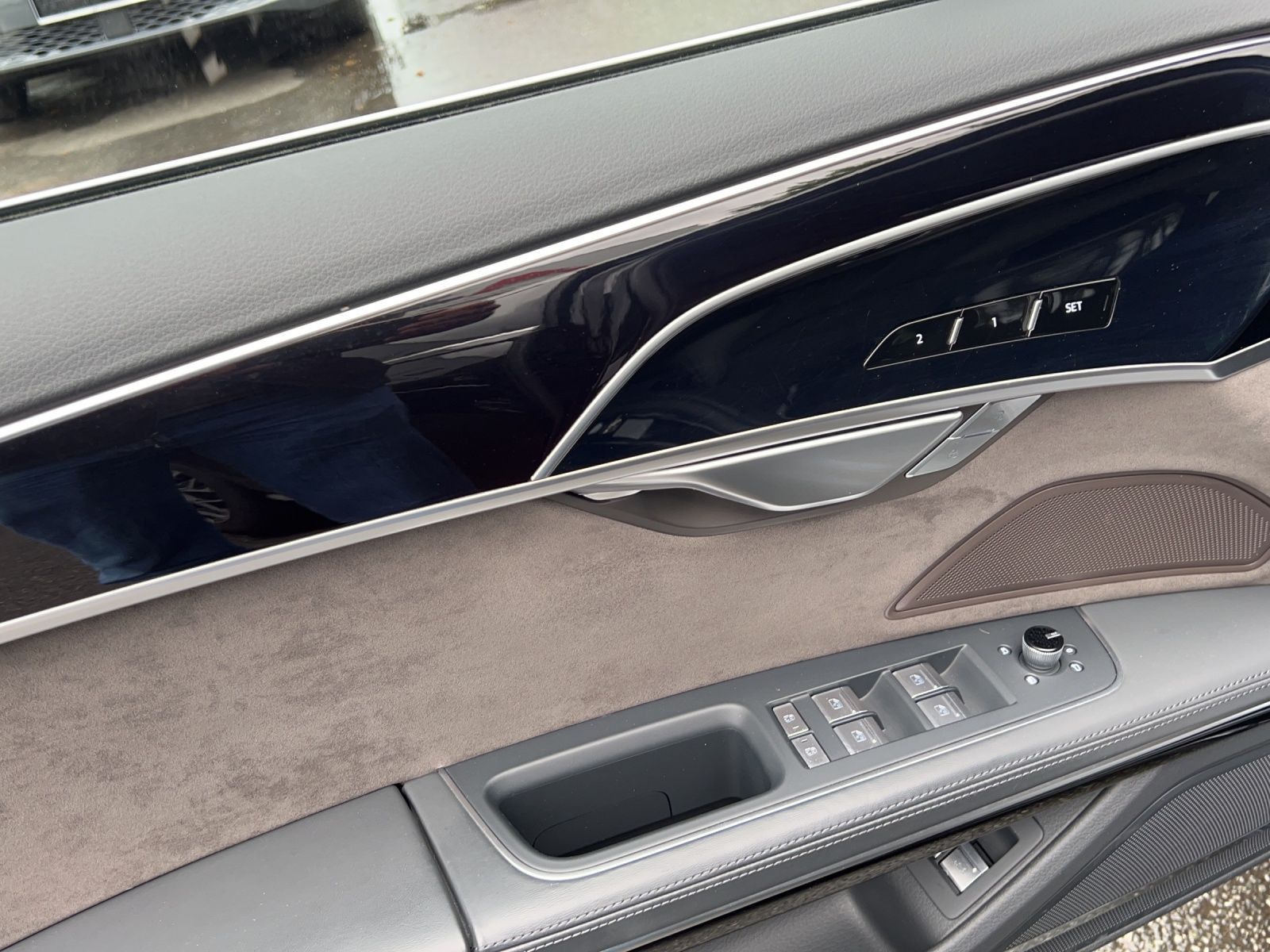 Audi A8 60 TFSI e qu. tiptronic - Samsaru's Car Outlet