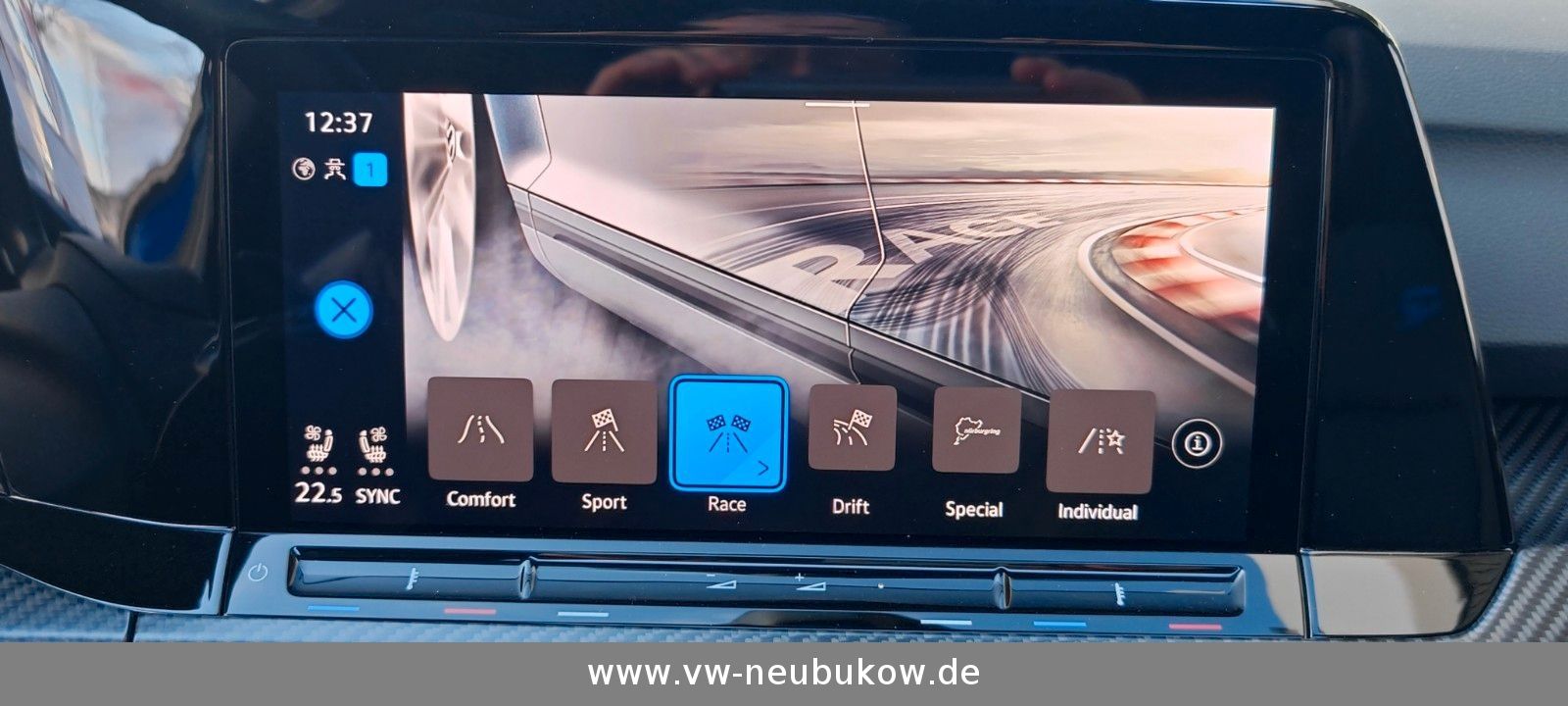 Volkswagen Golf VIII R 20 Years 4Motion DSG - Samsaru's Car Outlet