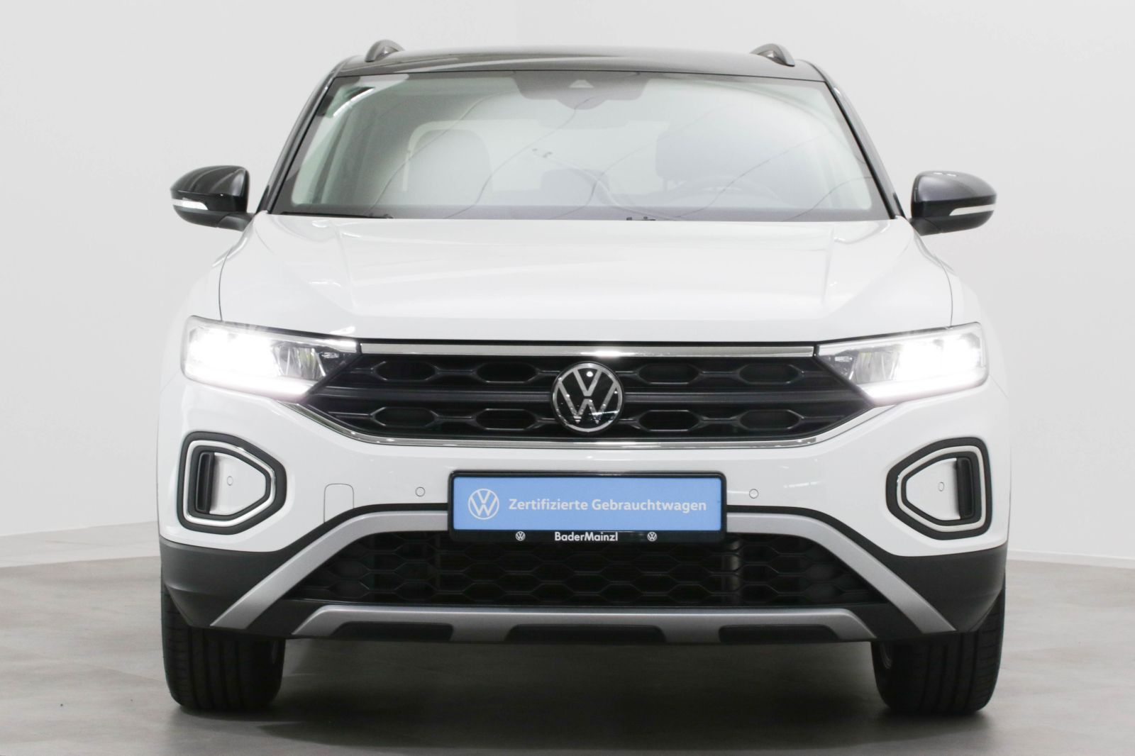 Volkswagen T-ROC 1.5 TSI DSG Life - Samsaru's Car Outlet