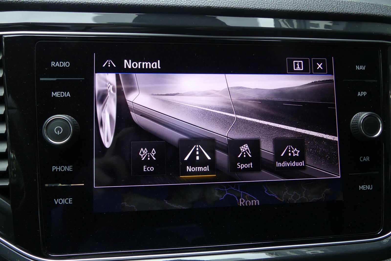 Volkswagen T-Roc Sport 4Motion - Samsaru's Car Outlet