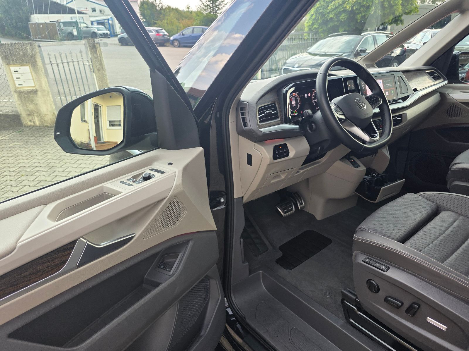 Volkswagen Multivan Style eHybrid 4M AHK Sitzbelüf NP:103T€