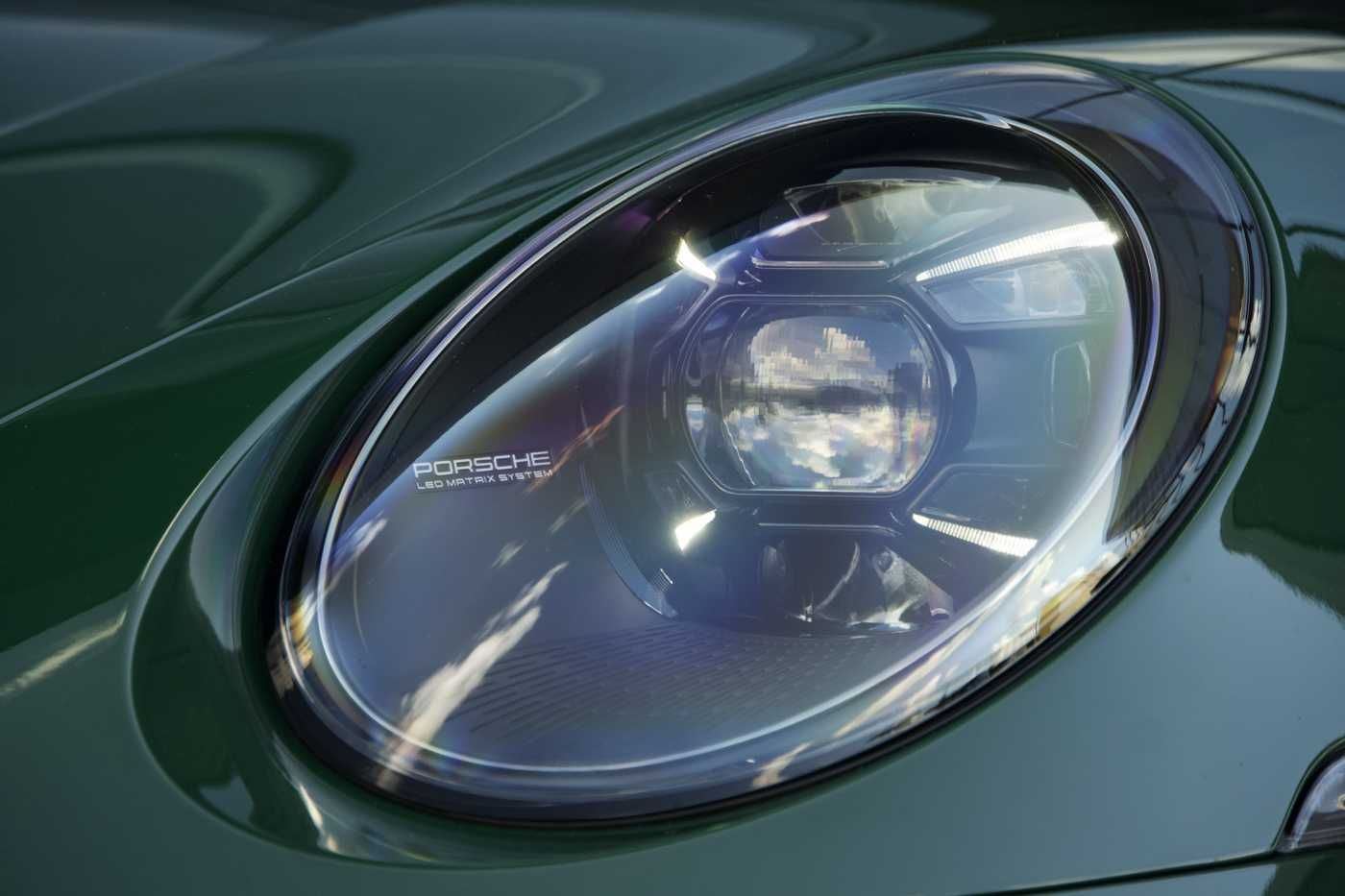 Porsche 992 TurboS Irishgreen Heritage SportDesign Lift