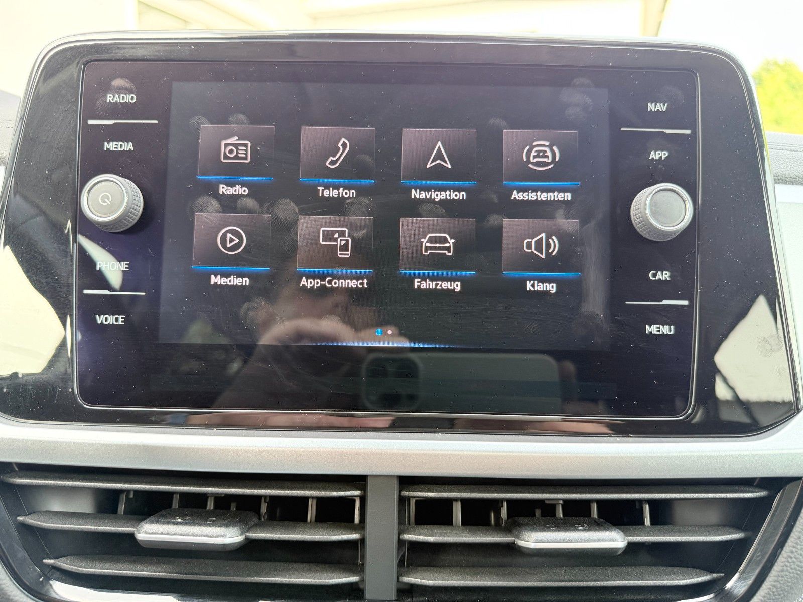 Volkswagen T-Roc Life - Samsaru's Car Outlet