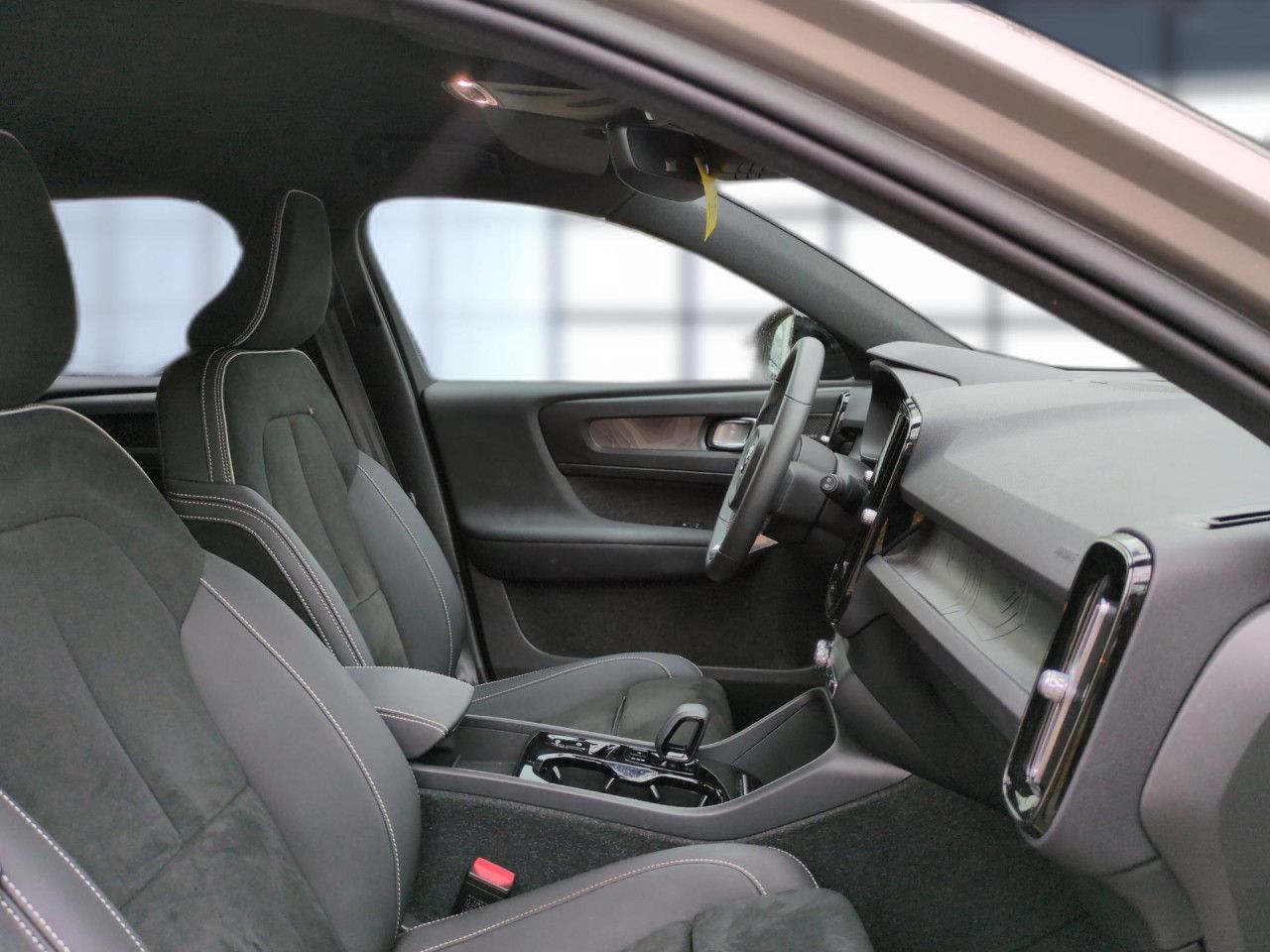 Volvo XC 40 Plus Dark Recharge Plug-In Hybrid 2WD