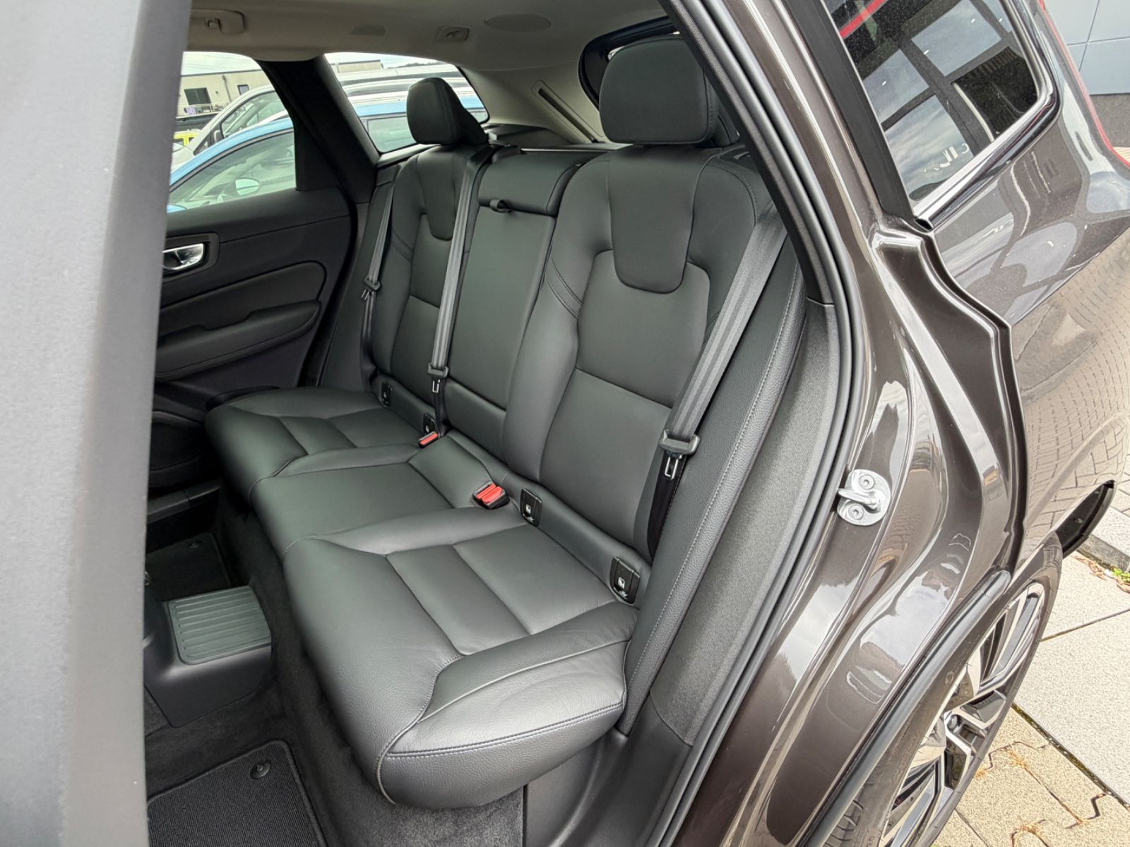 Volvo XC60 T8 Ultimate Dark Recharge HEICO V-Max offen