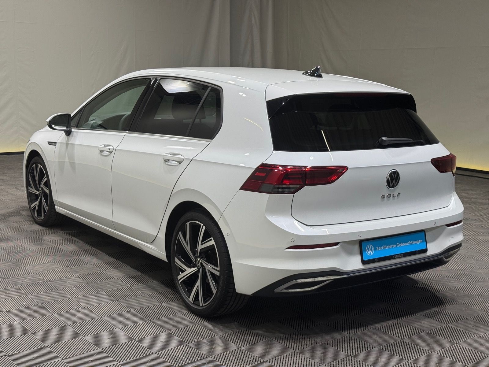 Volkswagen Golf Style 2.0 TDI DSG - Samsaru's Car Outlet