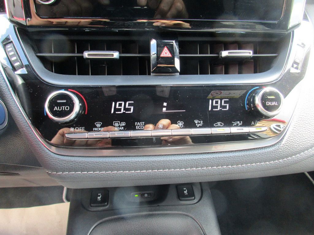 Toyota Corolla Touring Sports 2.0 Hybrid - Samsaru's Car Outlet