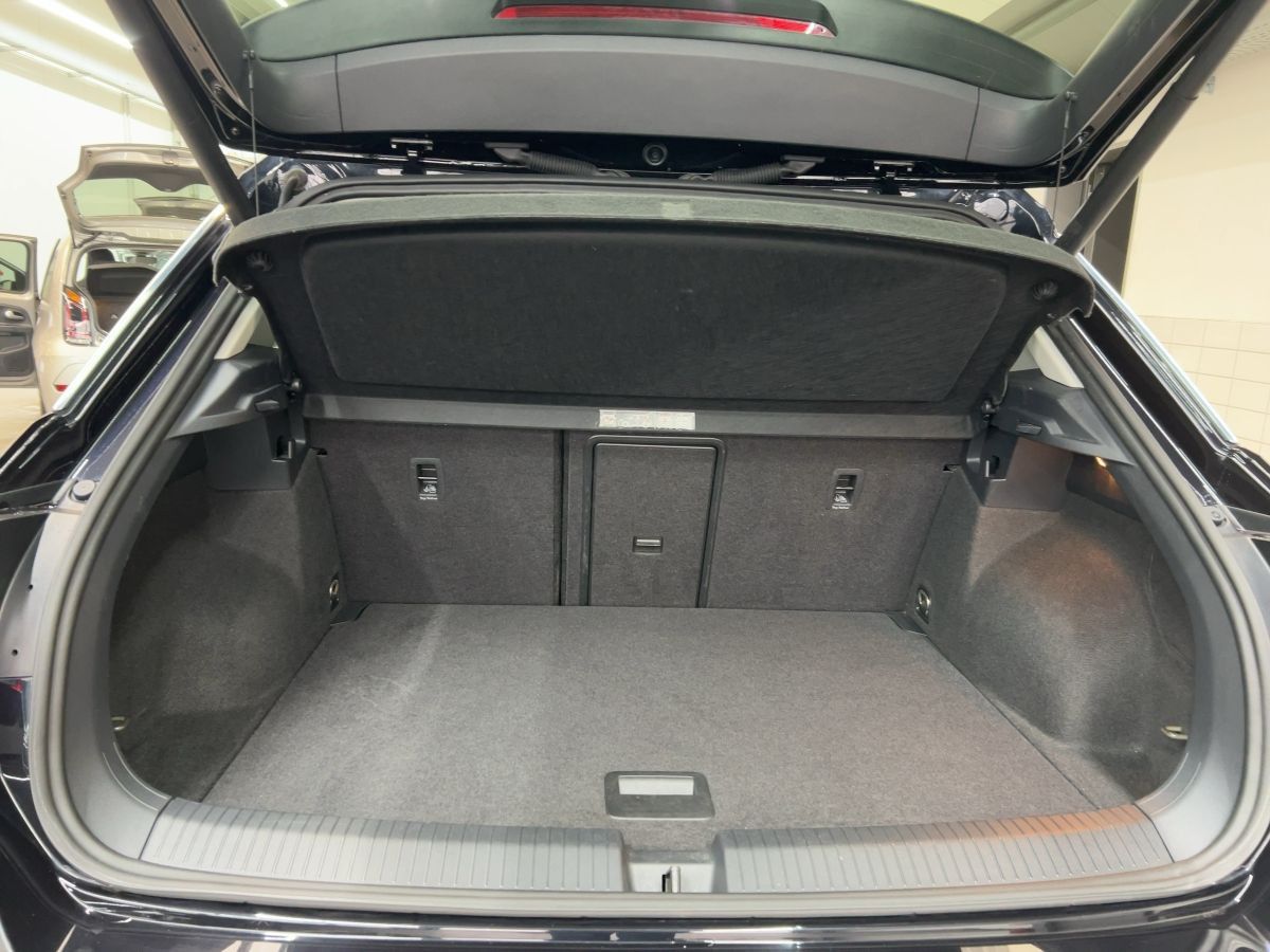 Volkswagen T-Roc 1.5 TSI DSG R-Line - Samsaru's Car Outlet