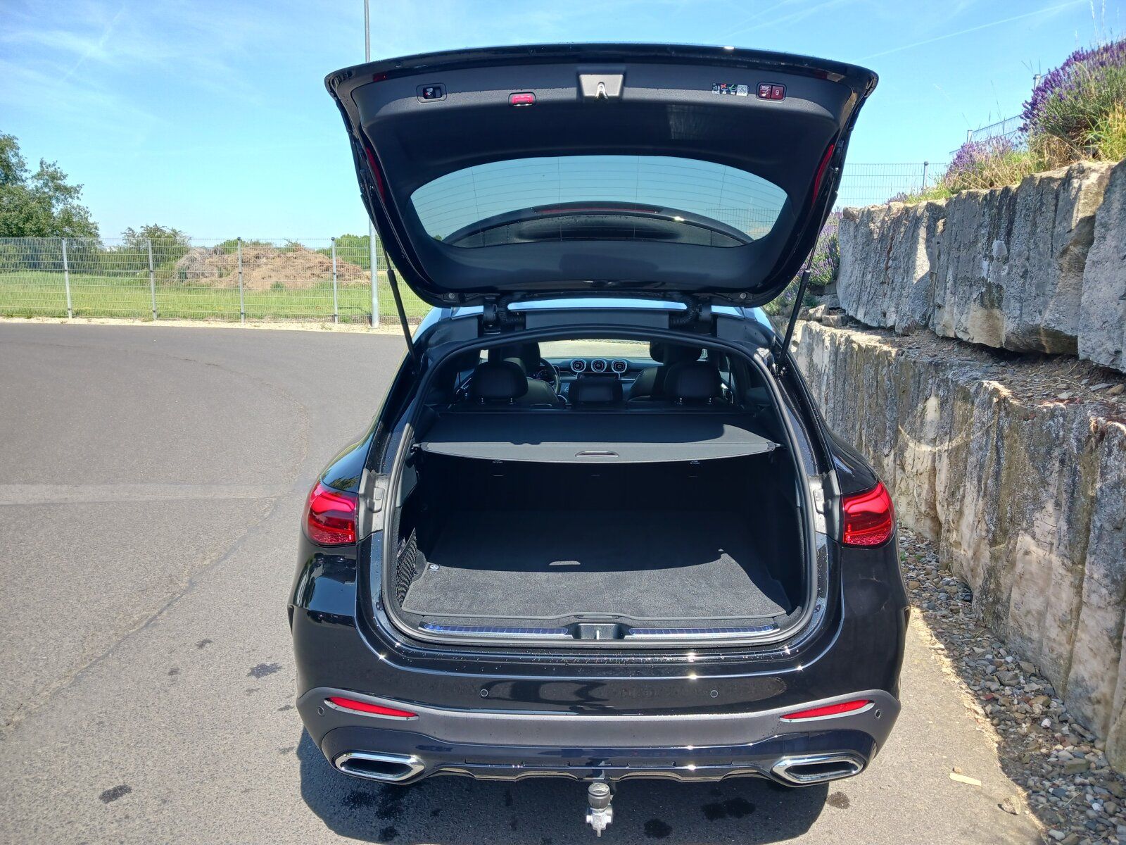Mercedes-Benz GLC 220 d 4M AMG-PREMIUM+PANO+STAND-HZ+20"+AHK+N