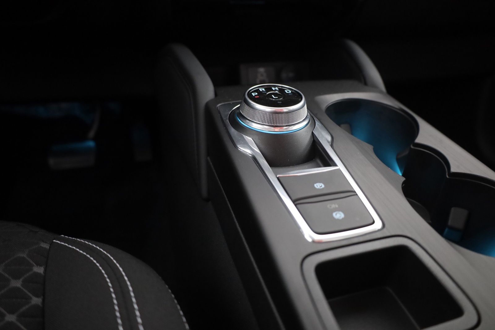Ford Kuga 1.5 EB Titanium - Samsaru's Car Outlet