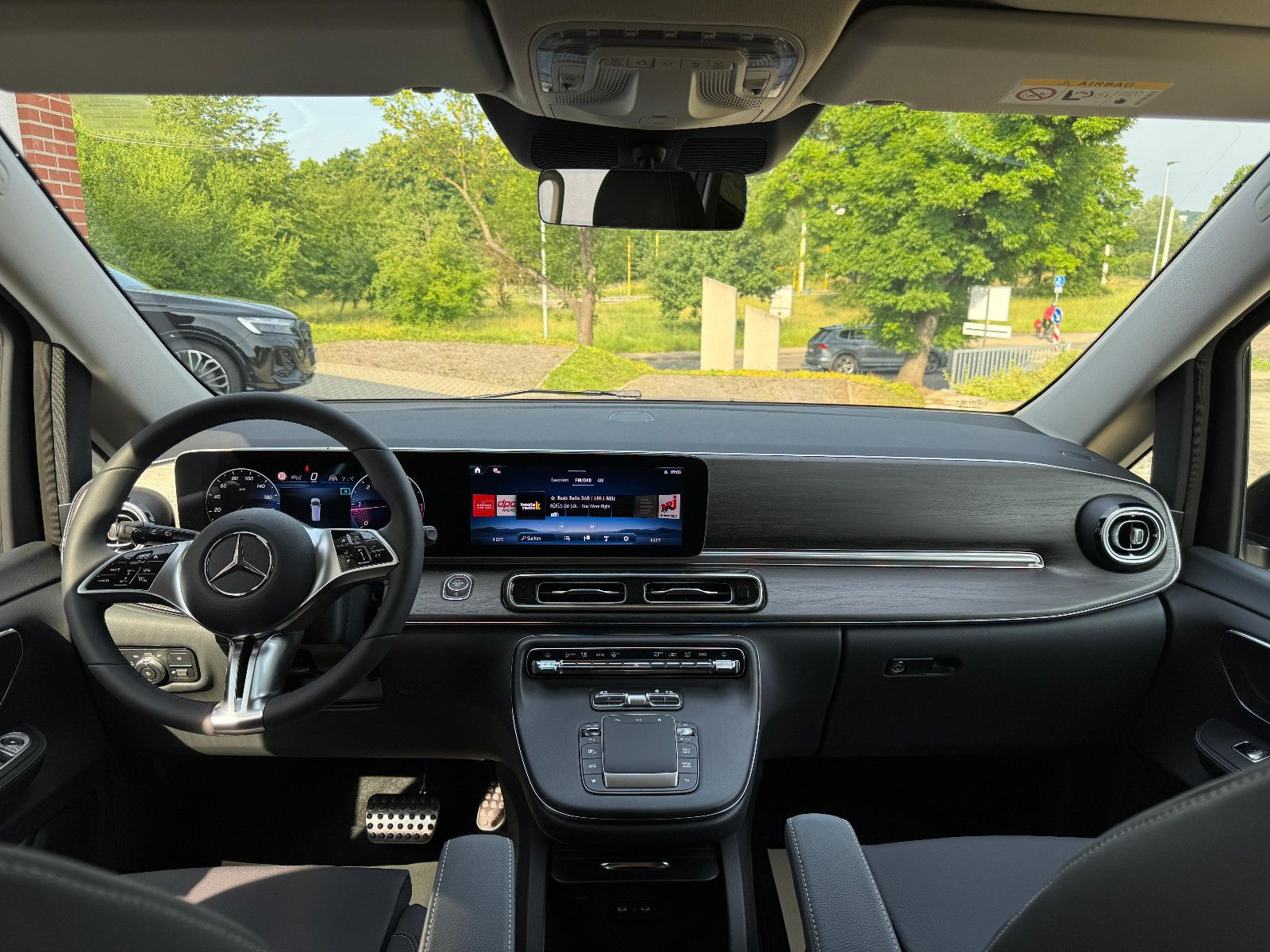 Mercedes-Benz V 300d AVANGARDE AMG - Samsaru's Car Outlet