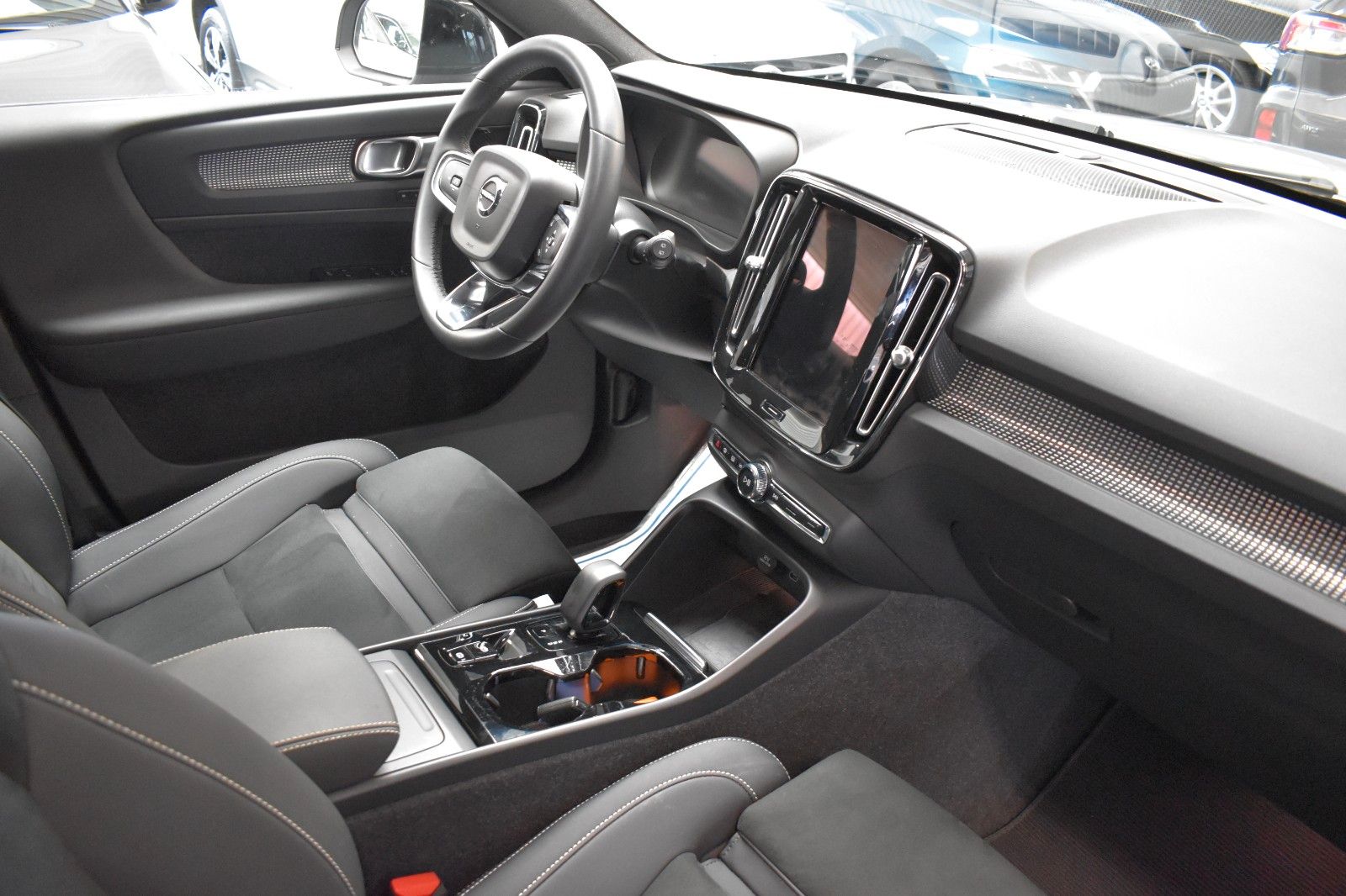 Volvo XC40 Plus Dark *AHK*HARMAN&KARDON*LED*SHZ*LEDER*