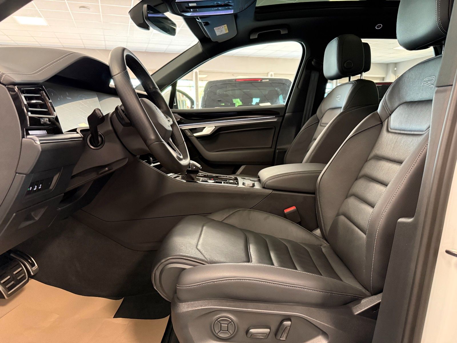 Volkswagen TOUAREG 3.0 V6 TDI R-LINE |NP94,6|PANO|MATRIX|19