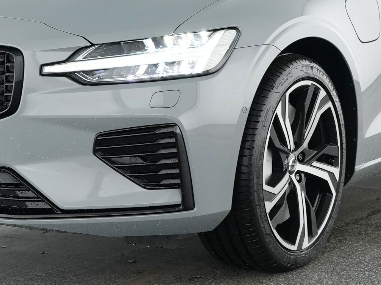 Volvo V60 T8 Ultra Dark Recharge Plug-In Hybrid AWD