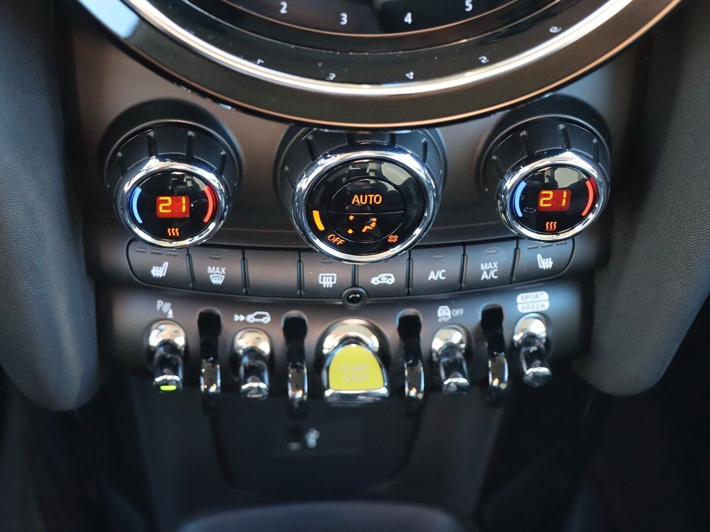 MINI Cooper SE Classic - Samsaru's Car Outlet