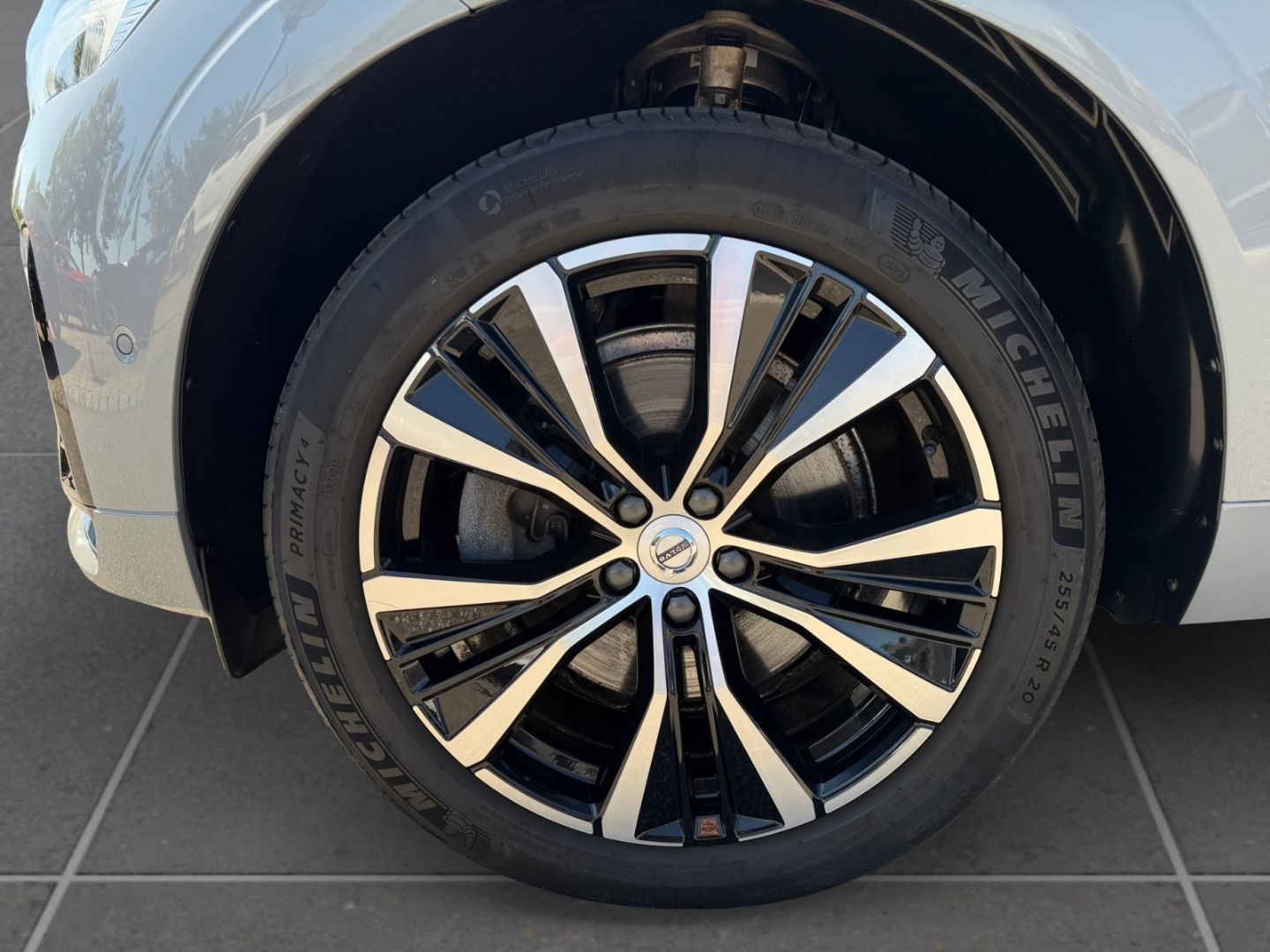 Volvo XC60 B4 Ultimate Dark AWD B&W StandHZG AHK Luft
