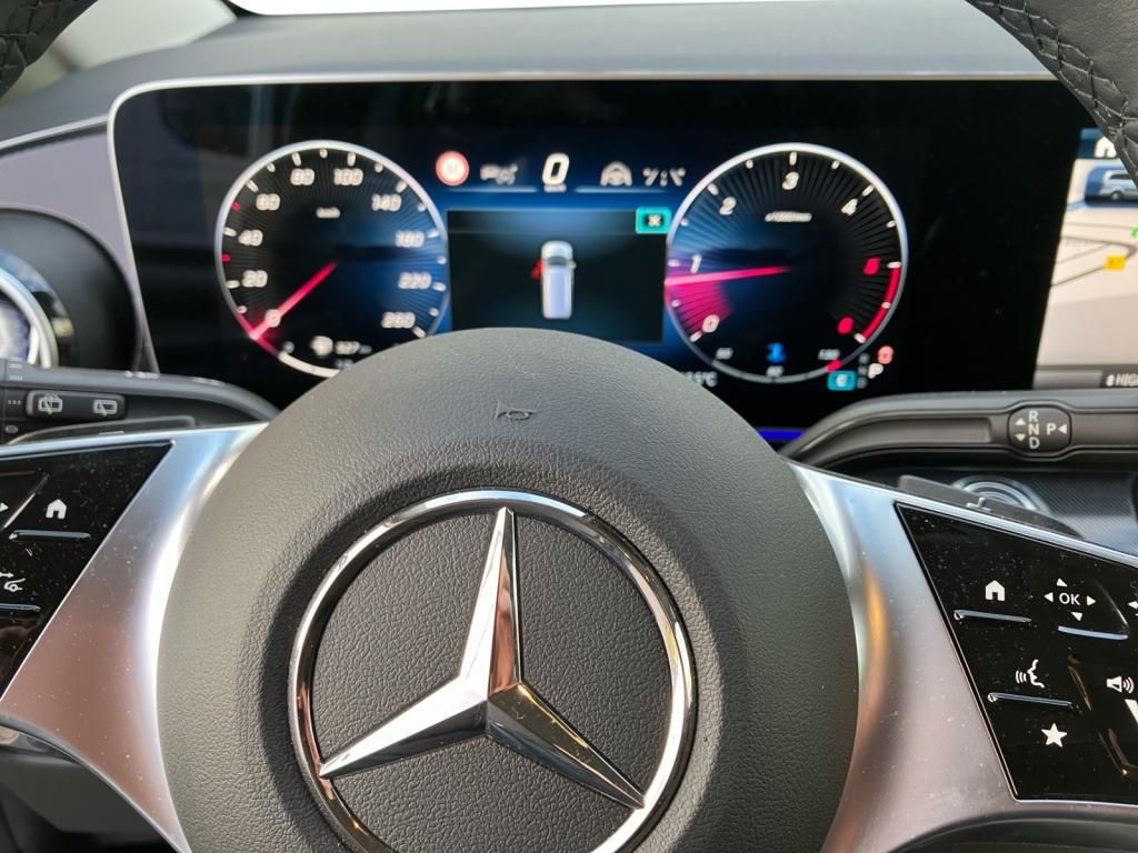 Mercedes-Benz V 220 d lang 4x2 * Style - Samsaru's Car Outlet