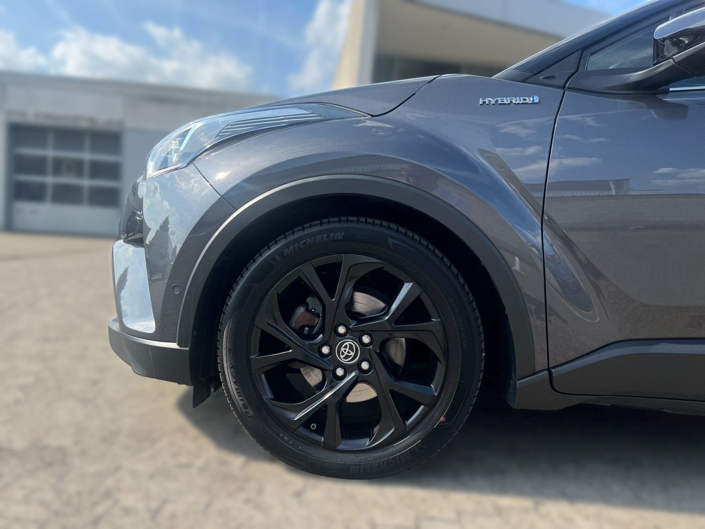 Toyota C-HR Hybrid Style Selection - Samsaru's Car Outlet