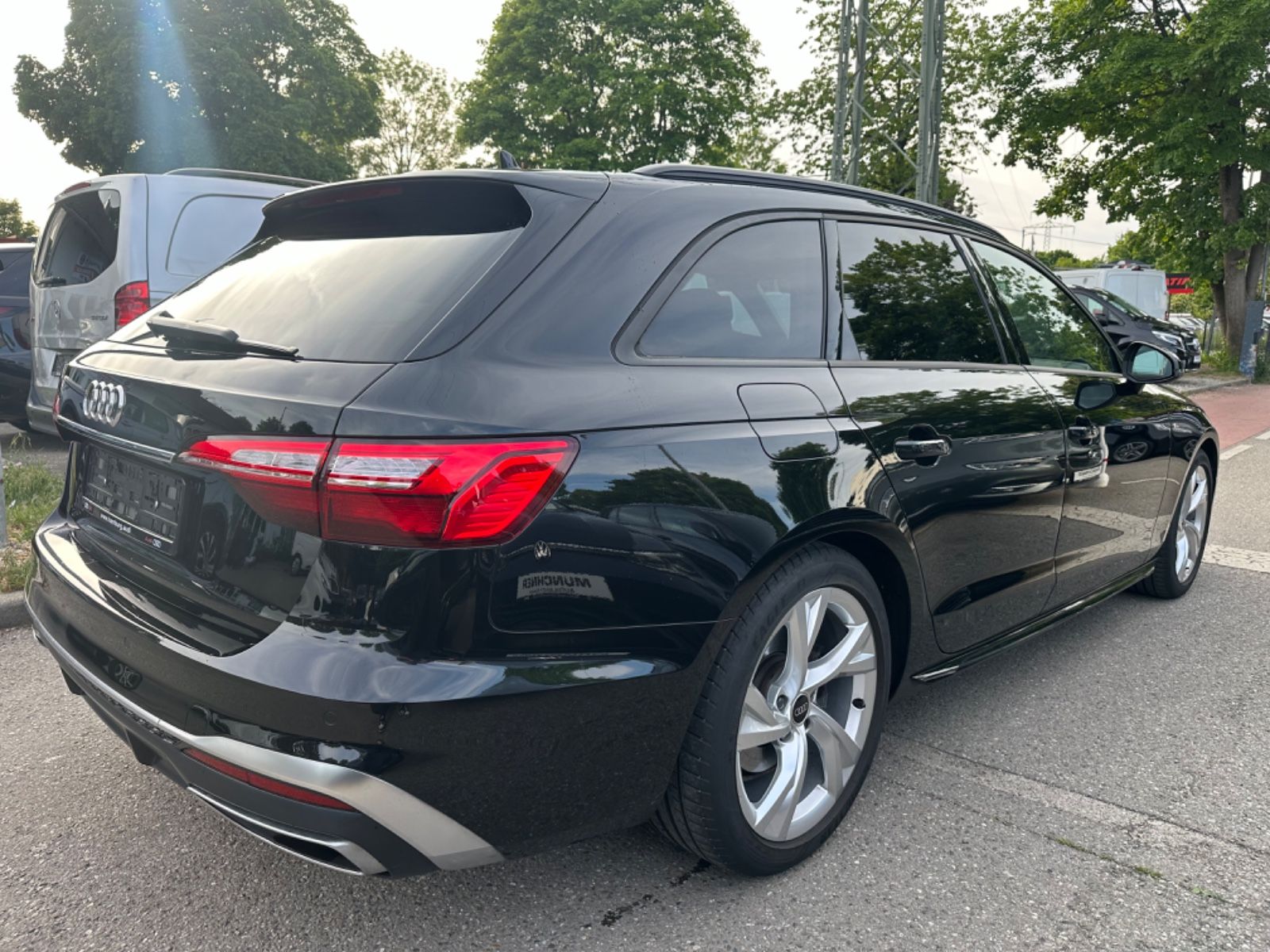 Audi A4 Avant 35 TFSI S-LINE - Samsaru's Car Outlet