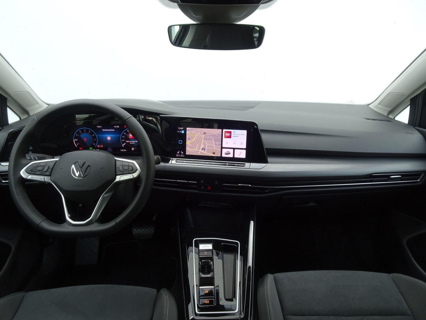 Volkswagen Golf VIII 1.5 eTSI DSG Style - Samsaru's Car Outlet