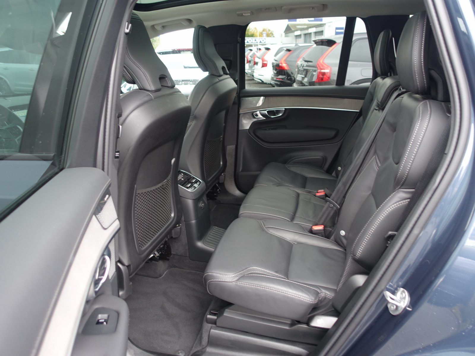 Volvo XC90 Plus Dark T8 AWD Plug-in Hybrid//B&W/AHK