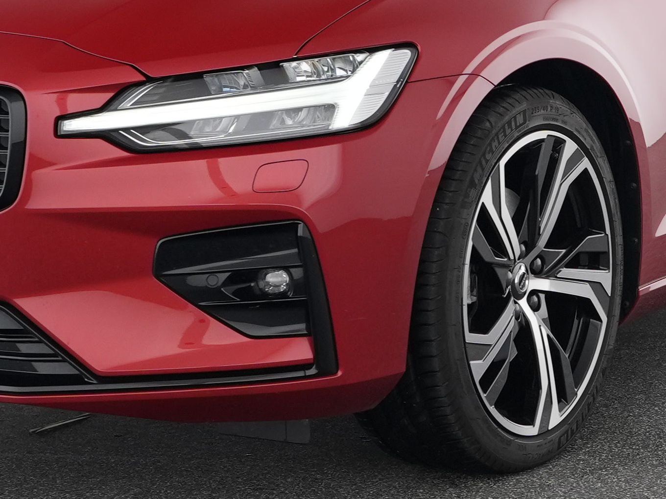Volvo S60 B4 Benzin Plus Dark 19"+VOLL-LED+ACC+WSS-HZG