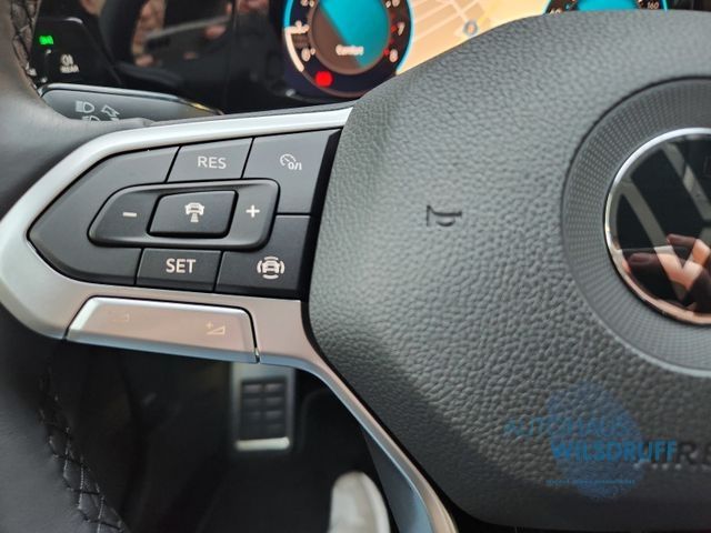 Volkswagen Golf VIII 1.5 TSi Active - Samsaru's Car Outlet