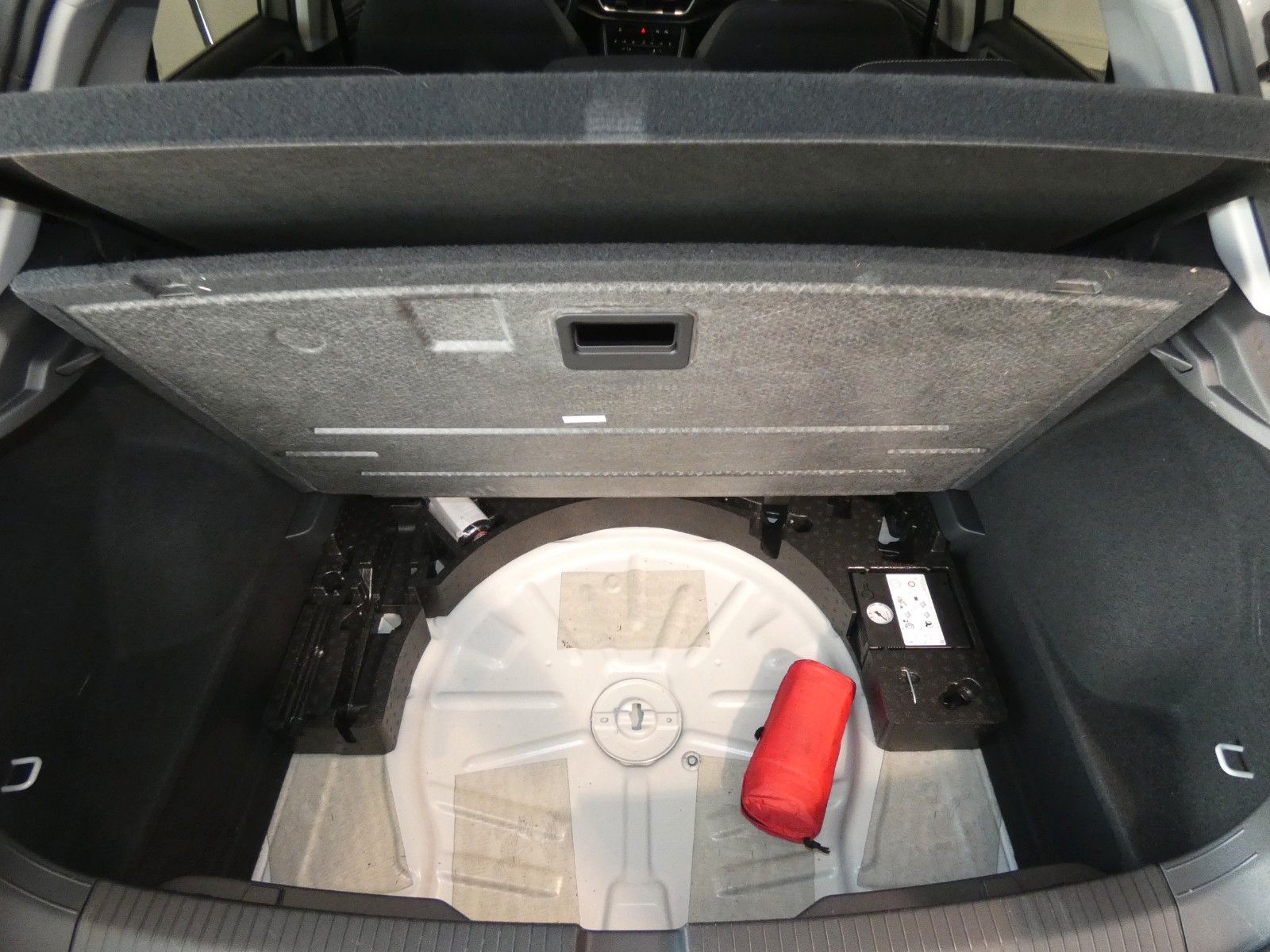Volkswagen T-Roc 2.0 TDI Style 4Motion DSG - Samsaru's Car Outlet