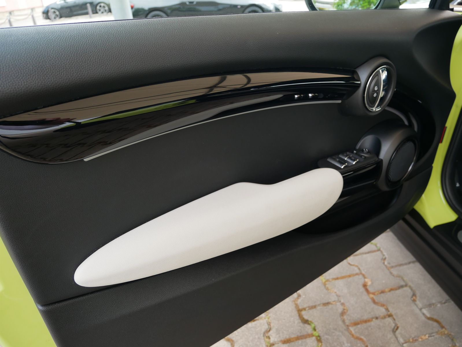 MINI Cooper Cabrio - Samsaru's Car Outlet