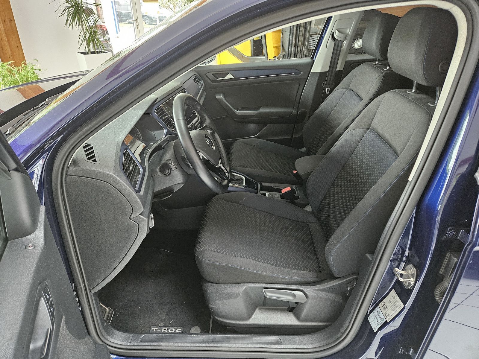 Volkswagen T-Roc 1.5 TSI Style - Samsaru's Car Outlet