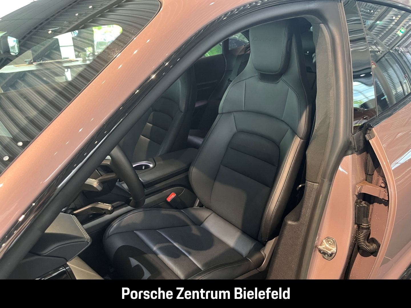 Porsche Taycan Turbo S Cross Turismo Burmester Panorama