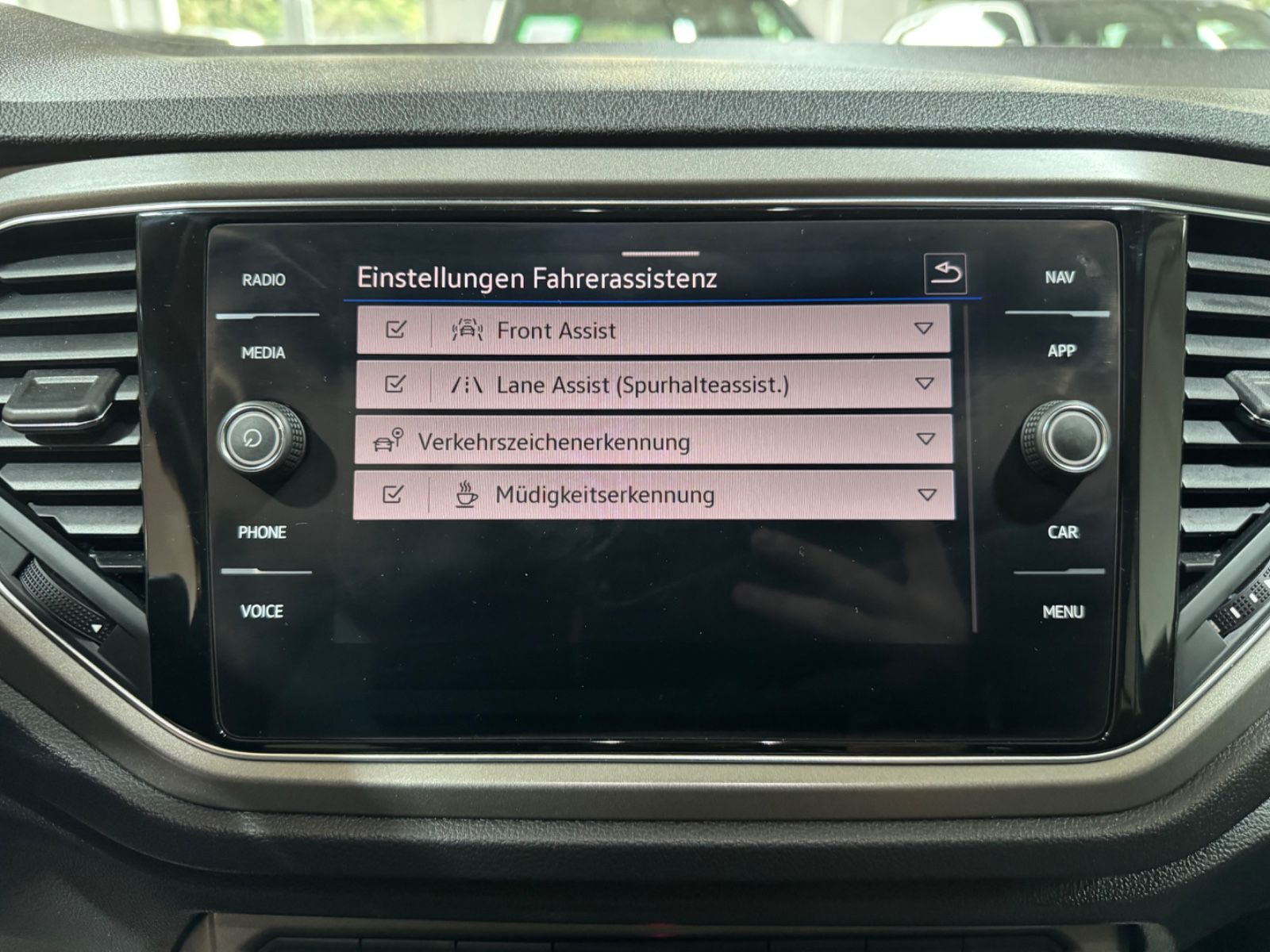 Volkswagen T-Roc Style 2.0 TDI DSG - Samsaru's Car Outlet