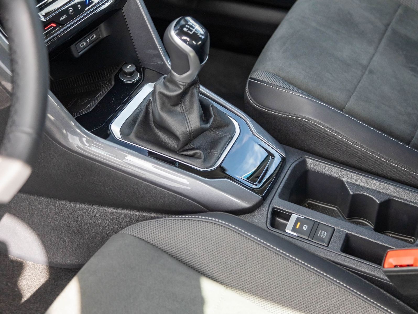 Volkswagen T-ROC 1.0 TSI Style - Samsaru's Car Outlet
