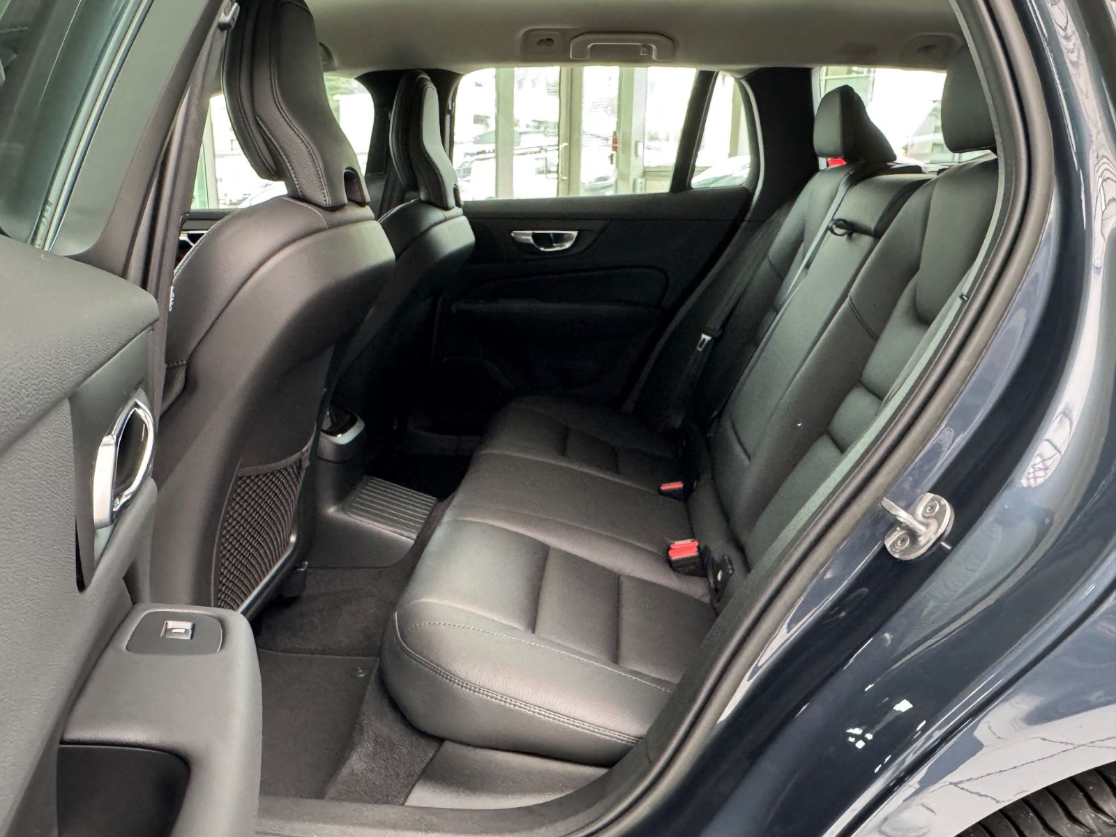 Volvo V60 Kombi Core Recharge Plug-In Hybrid AWD