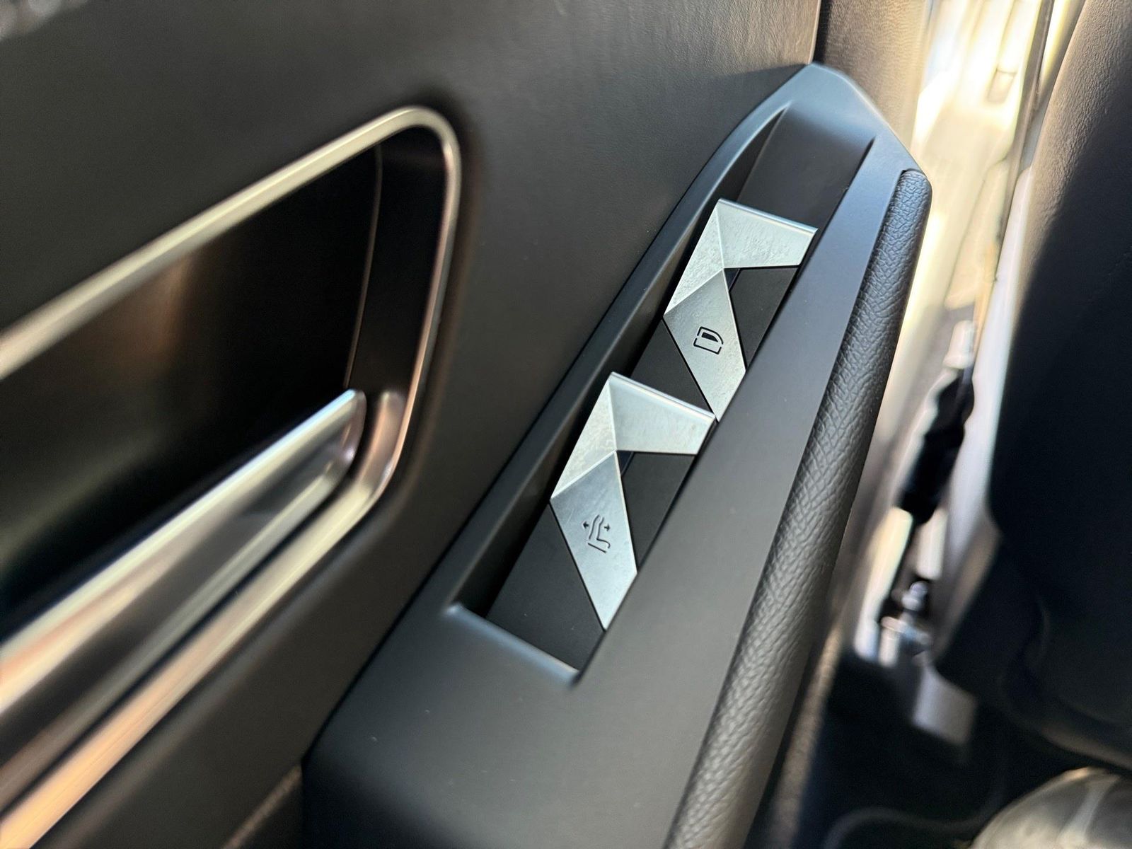 DS Automobiles DS7 CROSSBACK LIGNENOIRE E-TENSE 300, LEASING MÖ