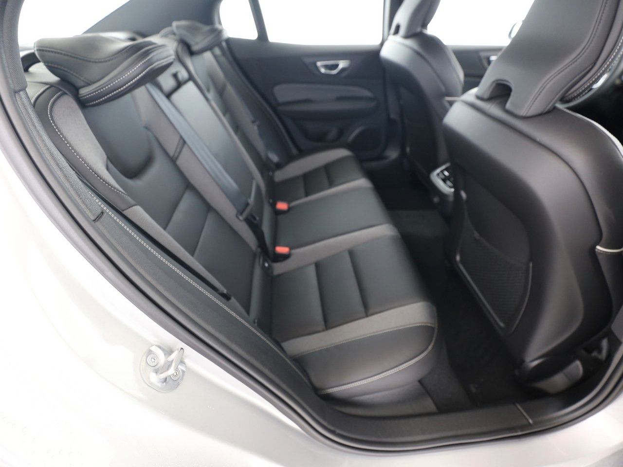 Volvo S60 B5 Ultimate Dark AWD*SONDERZINS 1,99% eff.