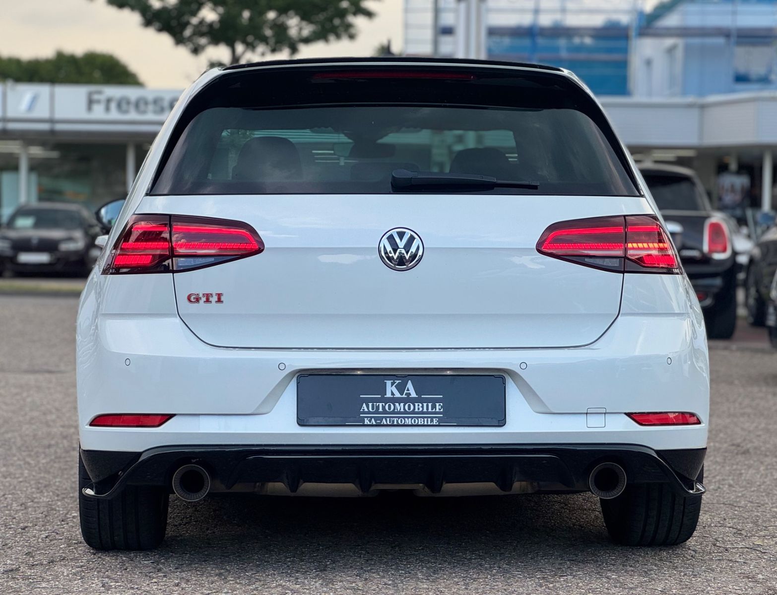 Volkswagen Golf VII GTI TCR - Samsaru's Car Outlet