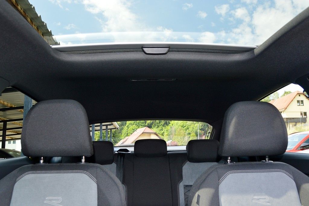 Volkswagen Taigo 1.5 TSI DSG R-Line - Samsaru's Car Outlet