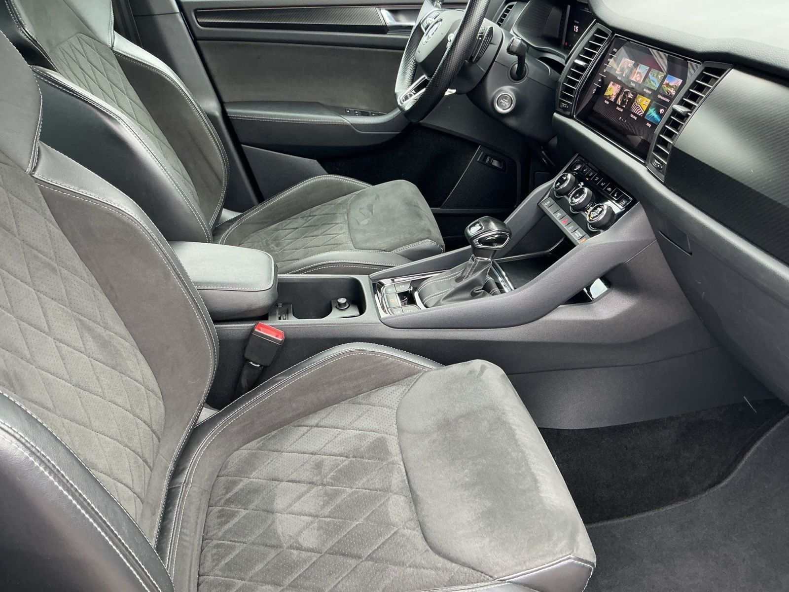 Skoda Kodiaq 2.0 TSI 4x4 DSG SPORTLINE NAVI+AHK+STDHZG