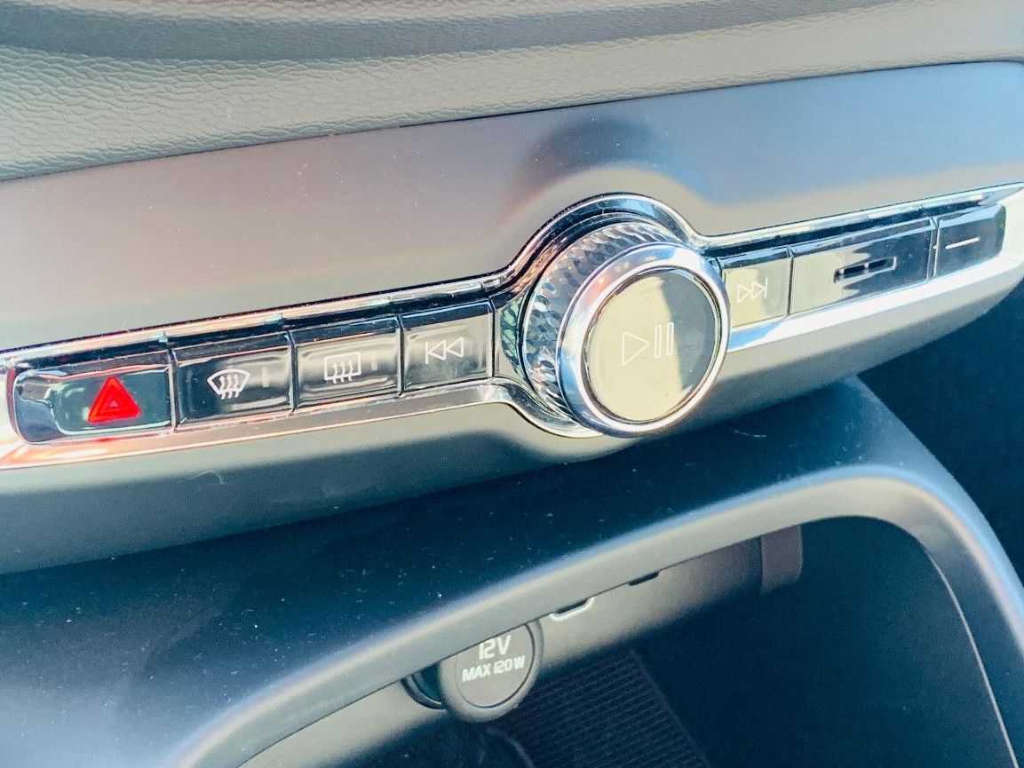 Volvo XC40 B3 Aut. Plus Dark - Samsaru's Car Outlet