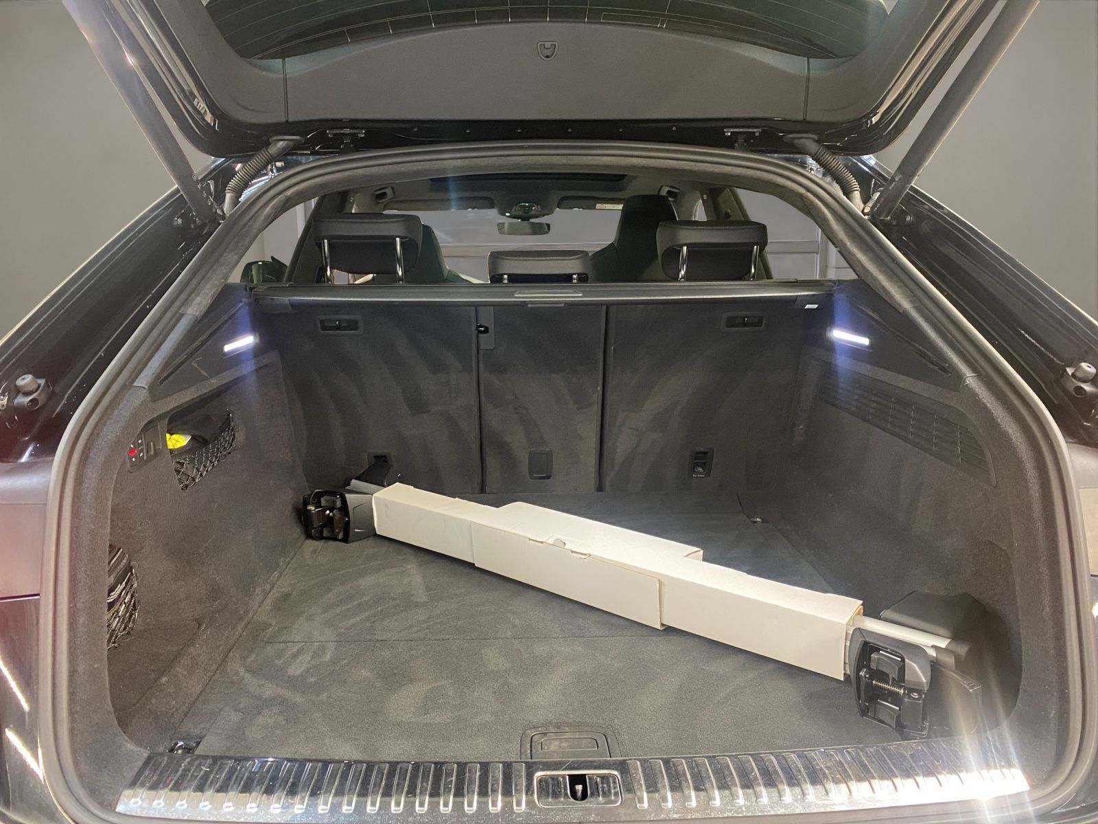 Audi Q8 55 3.0 TFSI quattro competition plus S-line - Samsaru's Car Outlet