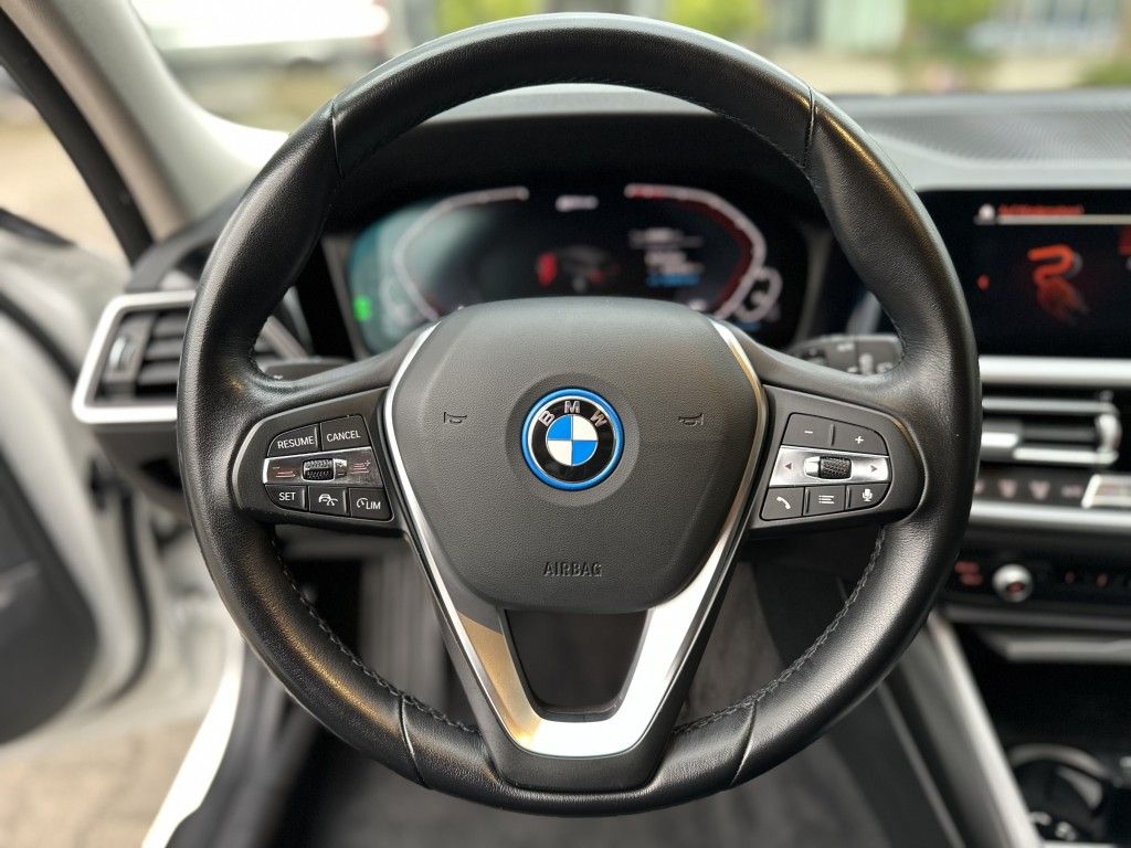 BMW 330 e Touring Aut. Advantage - Samsaru's Car Outlet