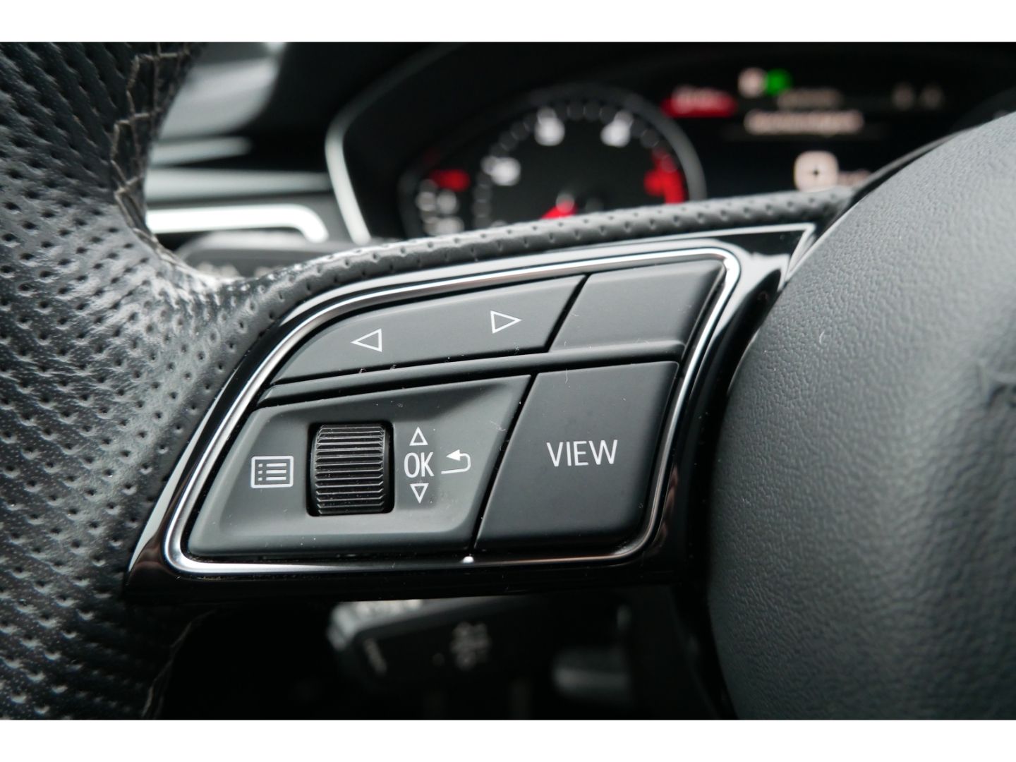 Audi A4 50 TDI q S line LED+Navi+Leder+Sportsitze+19'