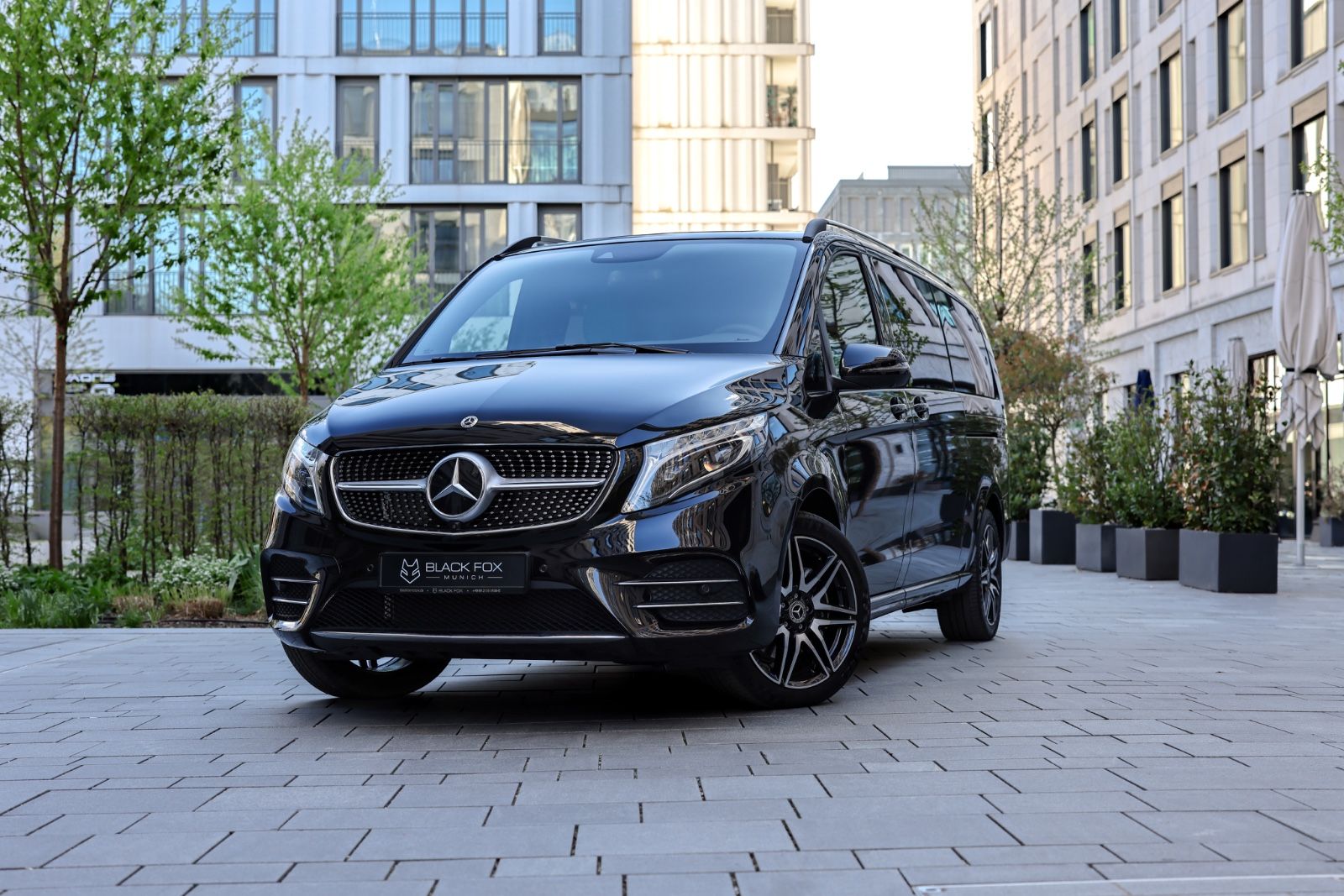 Mercedes-Benz V 300 4MATIC - Samsaru's Car Outlet