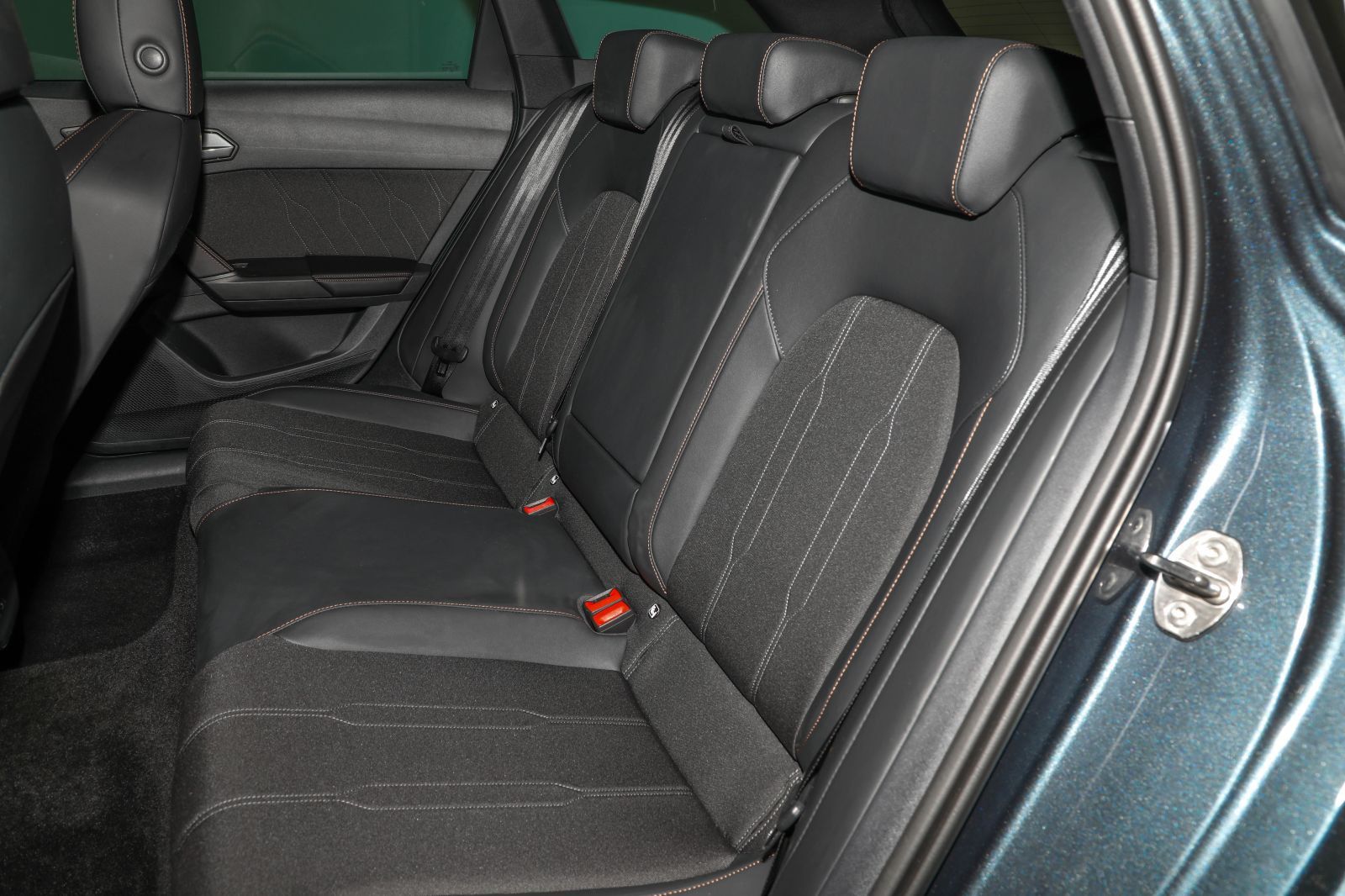 Seat Leon ST 2.0 TDI DSG AHK Kamera Navi ACC Keyless