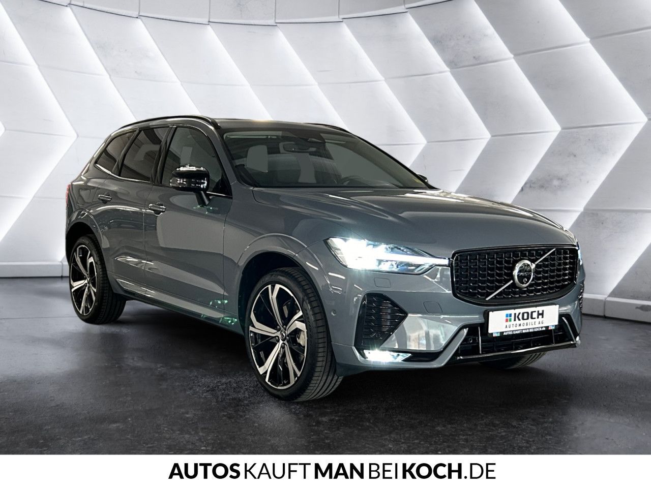 Volvo XC60 B4 AWD Ultimate Dark - Samsaru's Car Outlet