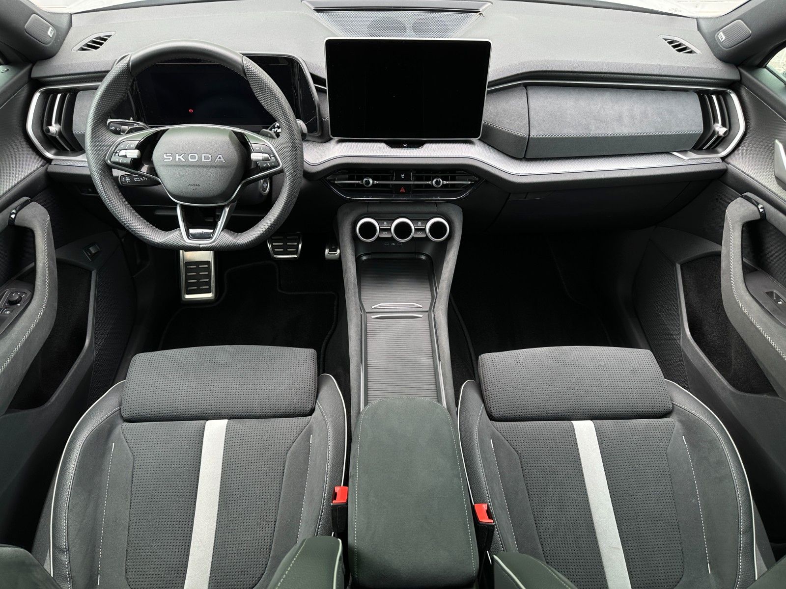Skoda Sportline 4x4 NAVI STHZ CANTON DCC+ eHK LM20"AHK